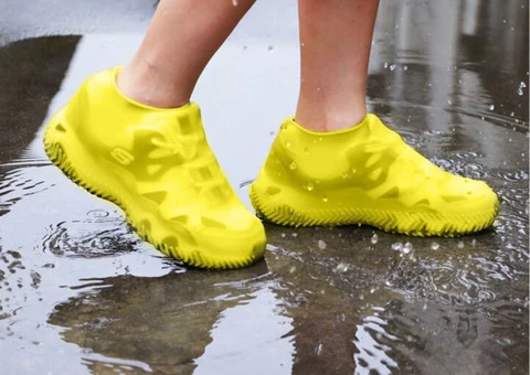 A proteção dos sapatos contra danos causados pela água é fundamental para sua durabilidade e para manter o conforto dos pés. É aqui que as capas de sapato impermeáveis entram em cena, e particularmente as feitas de silicone, que são o foco deste artigo.