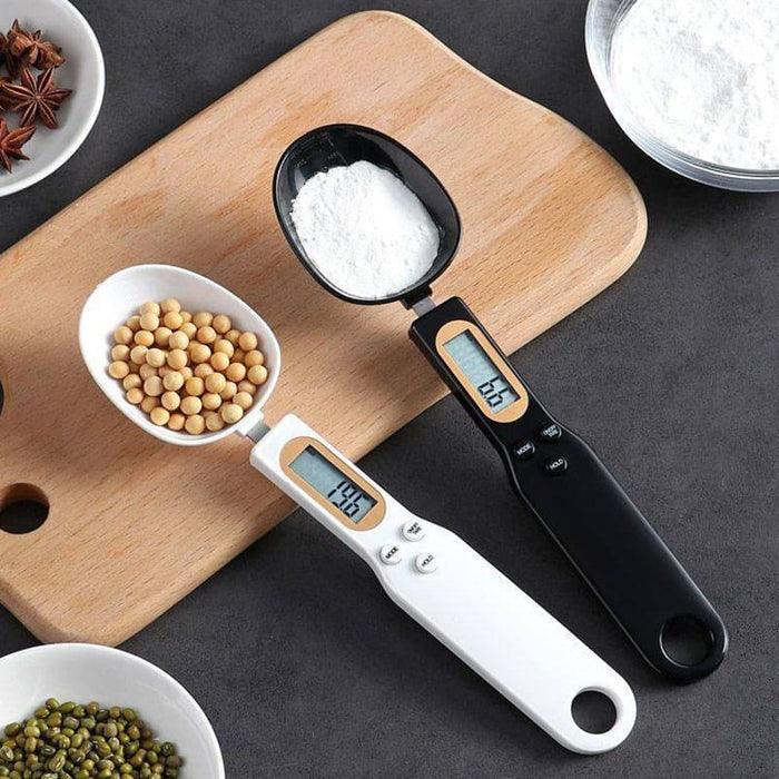 Imagem mostrando o produto Colher de Medida Portátil com Balança Digital para Alimentos do Coisa de Outro Mundo 
